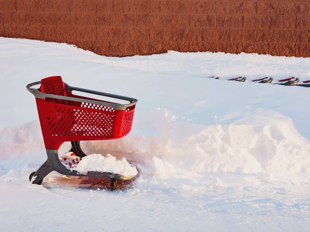 Weihnachten Einkaufswagen im Schnee